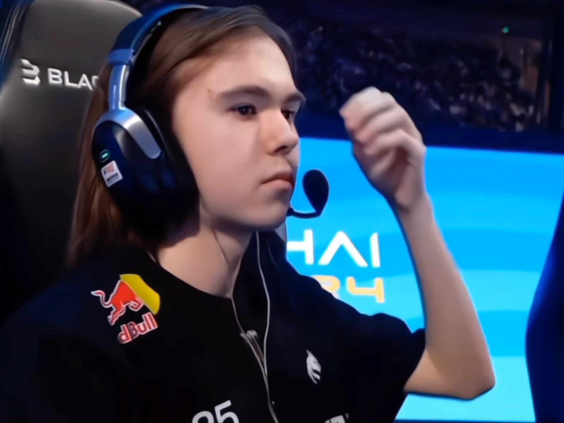 表现征服了 表现征服了